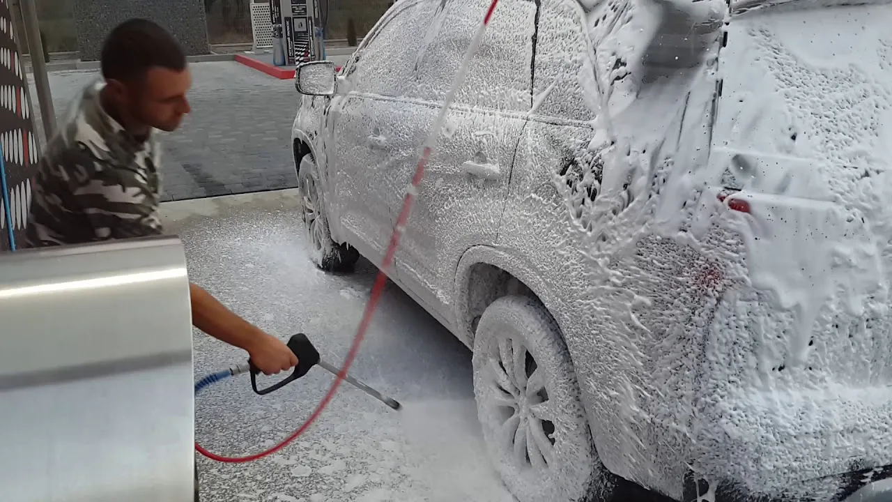 Пена на мойке самообслуживания